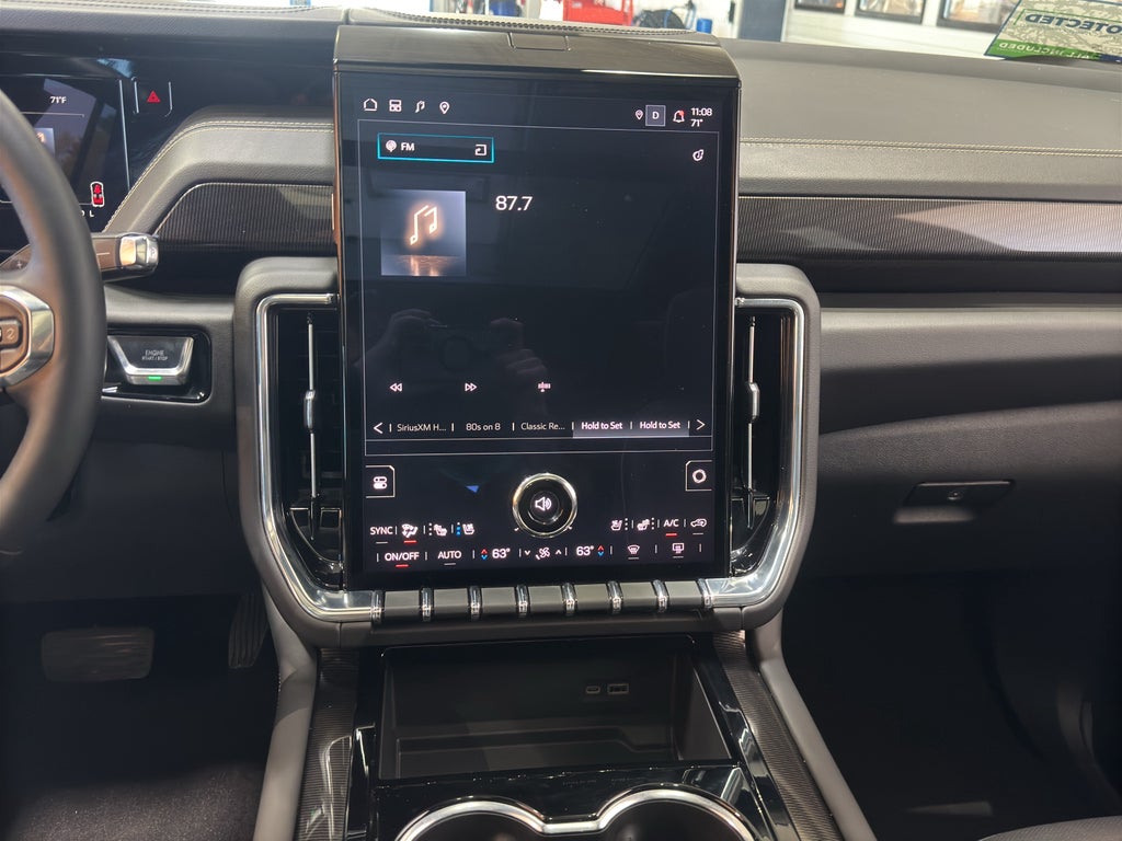 2025 GMC Yukon Elevation