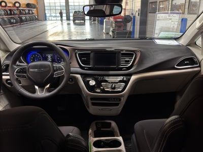 2024 Chrysler Voyager LX