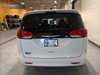 2024 Chrysler Voyager LX