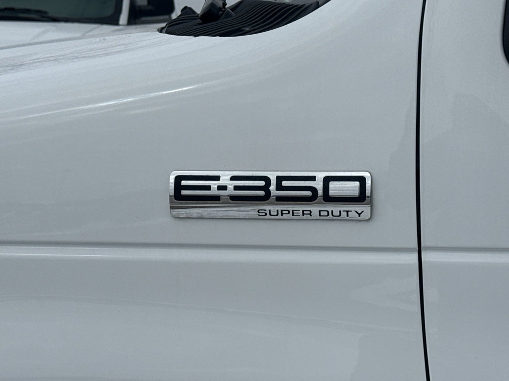 2024 Ford E-Series Cutaway BASE