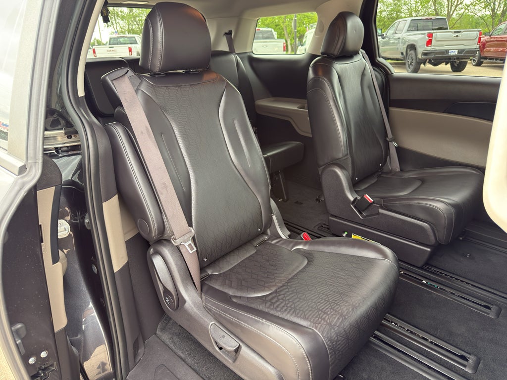 2025 Kia Carnival LXS