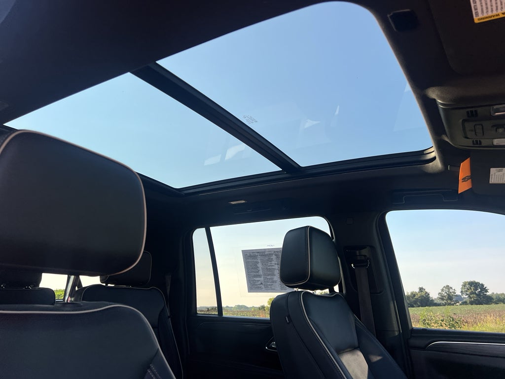 2023 GMC Yukon XL SLT