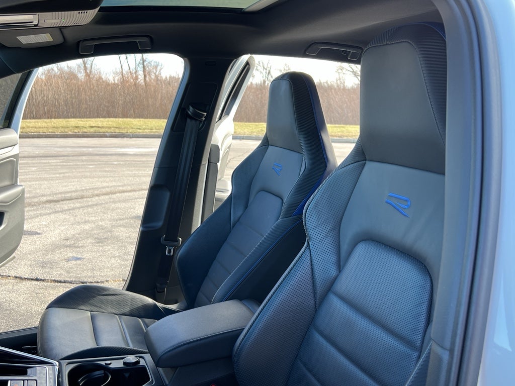 2023 Volkswagen Golf R BASE