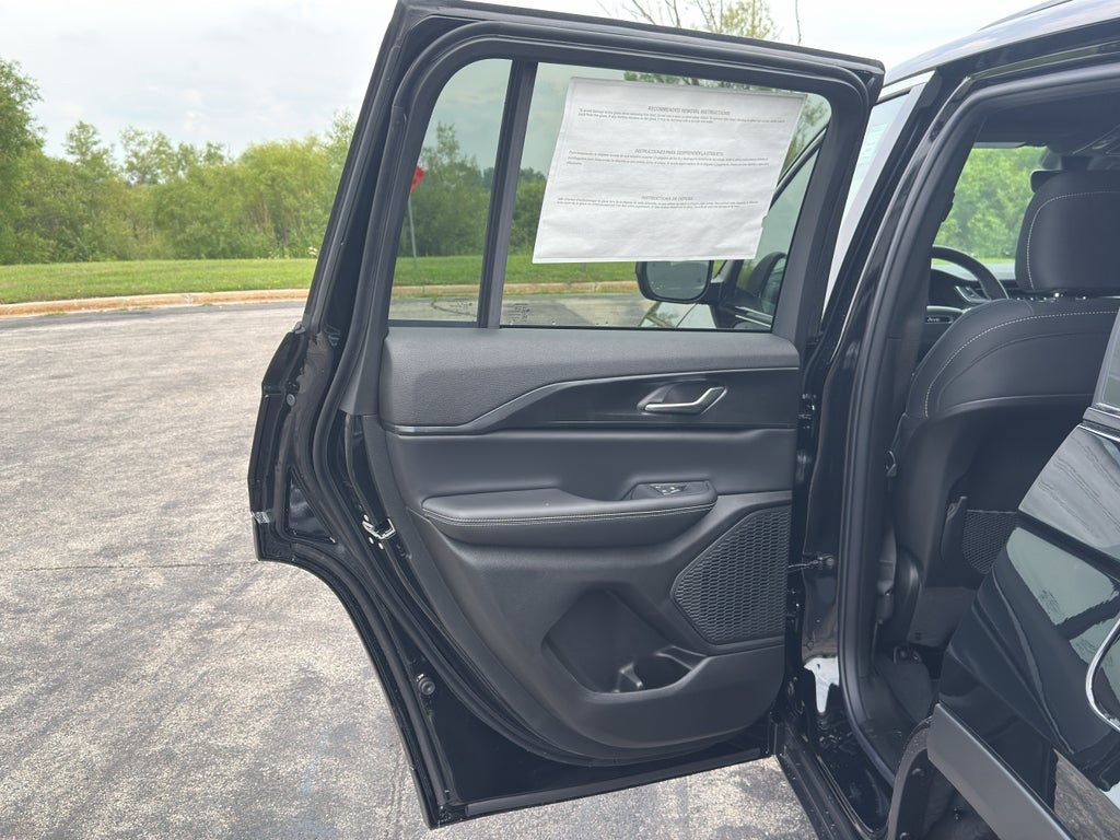 2026 Jeep Grand Cherokee Laredo Black Pearl