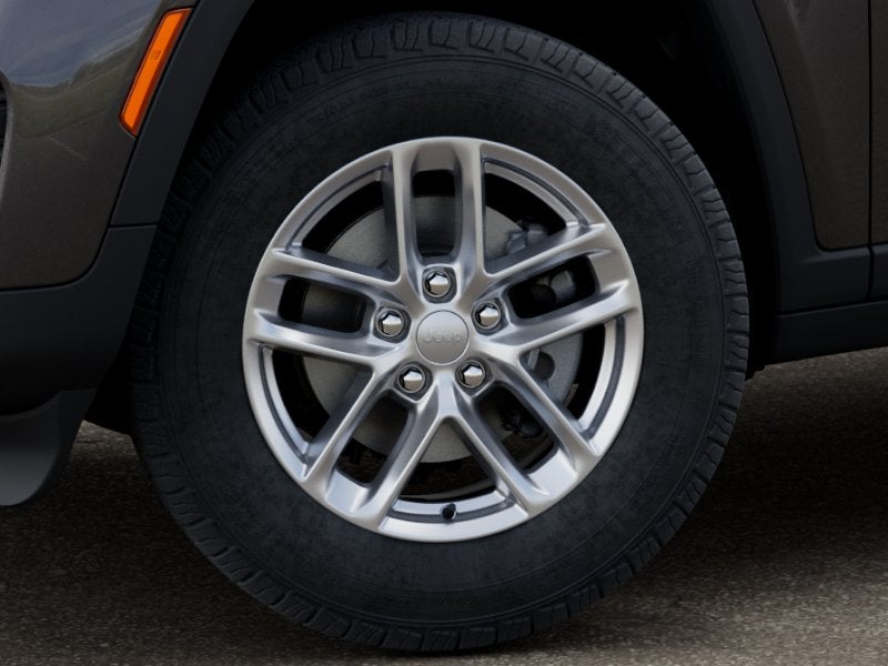 2026 Jeep Grand Cherokee Laredo Thunderdome V6 Power