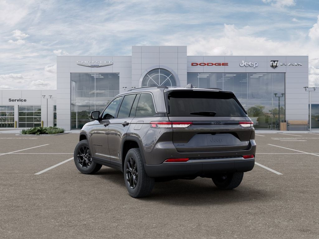 2026 Jeep Grand Cherokee Laredo Altitude Tow Pkg
