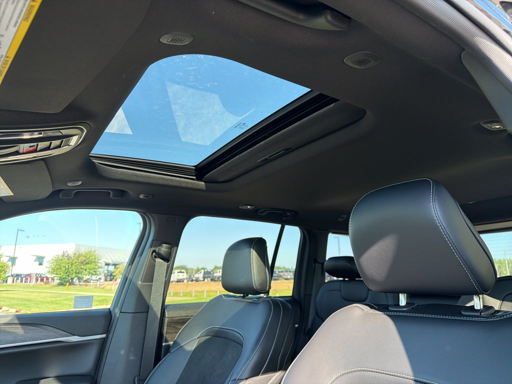 2027 Jeep Grand Cherokee Laredo Altitude