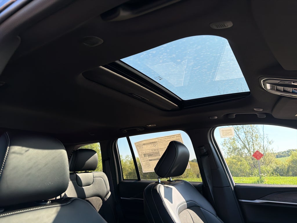 2027 Jeep Grand Cherokee Laredo Altitude