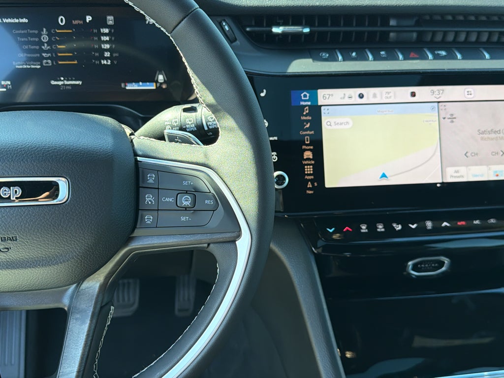 2027 Jeep Grand Cherokee Laredo Altitude
