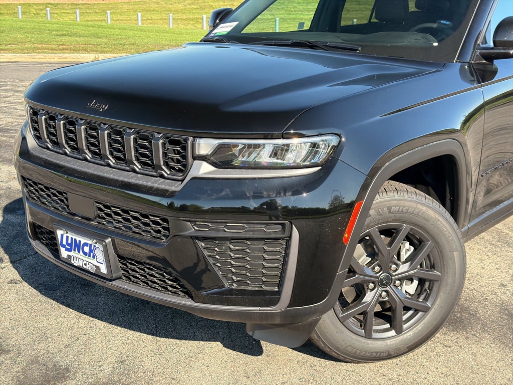 2027 Jeep Grand Cherokee Laredo Altitude