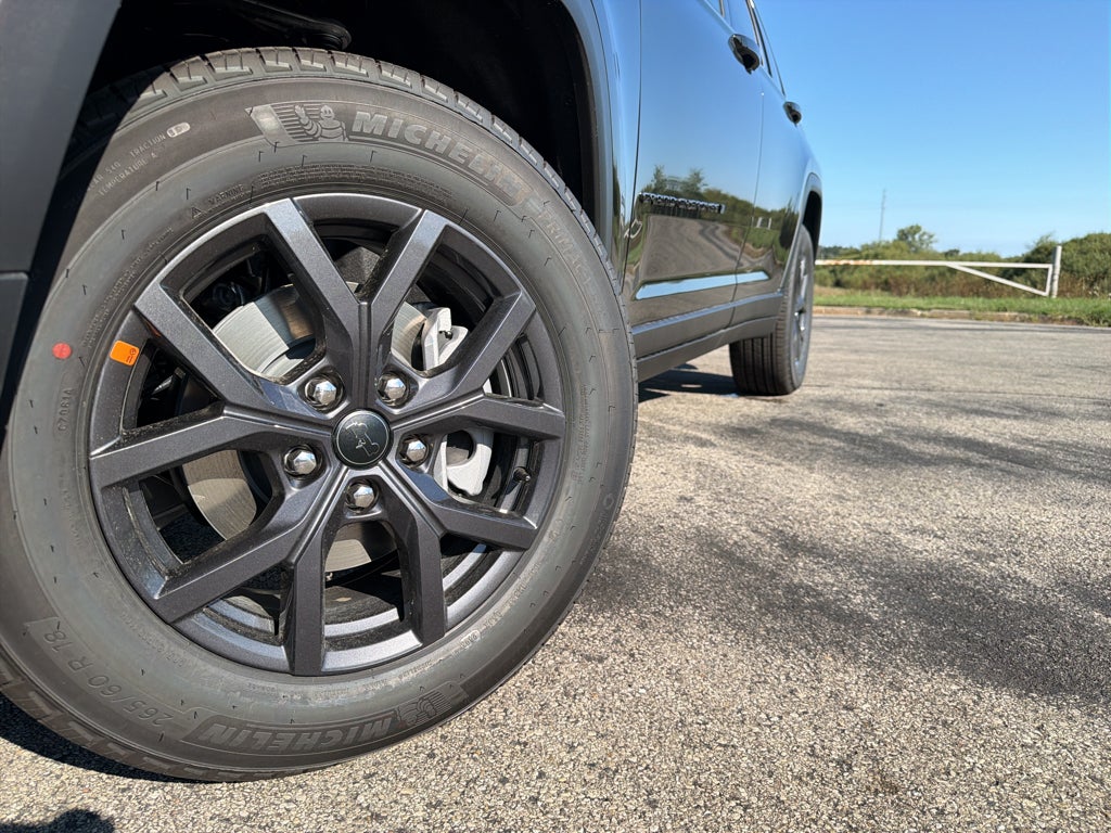 2027 Jeep Grand Cherokee Laredo Altitude