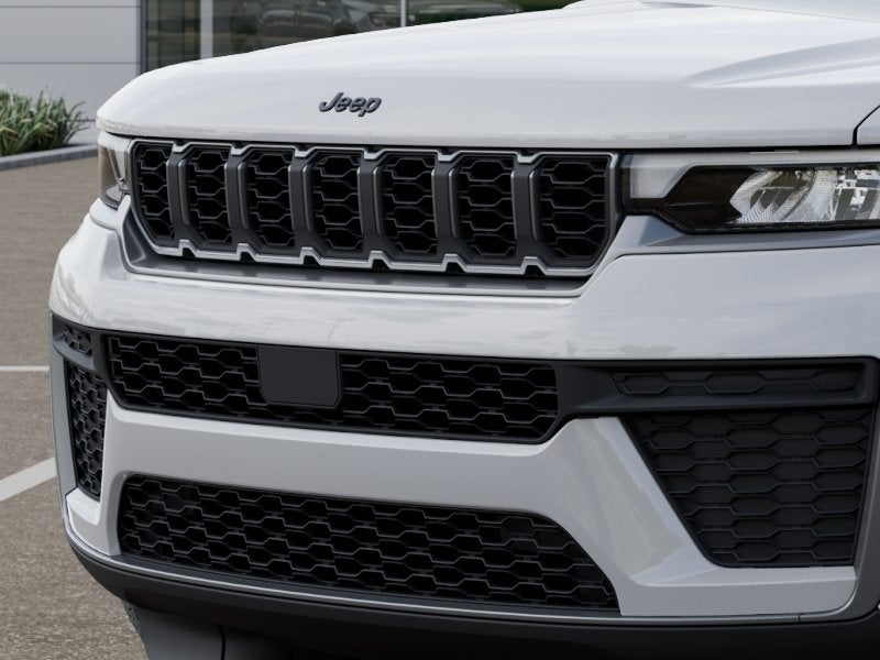 2026 Jeep Grand Cherokee Laredo Altitude Tow Pkg