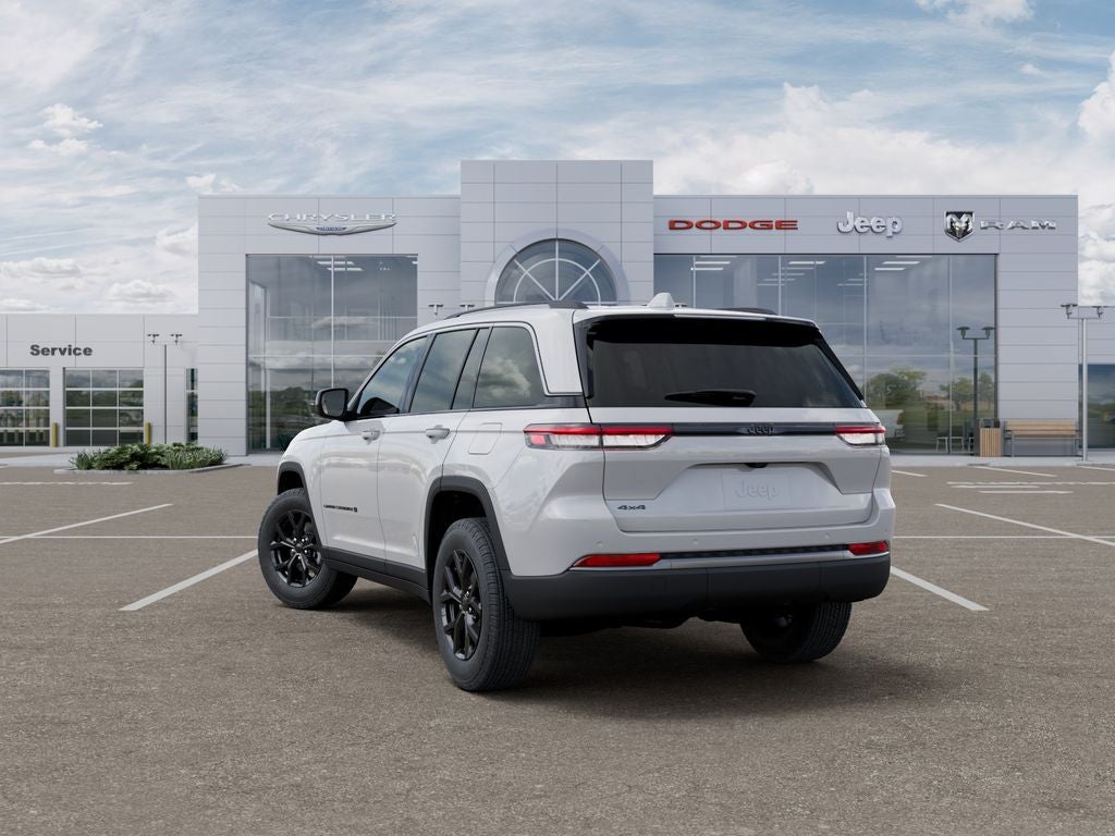 2026 Jeep Grand Cherokee Laredo Altitude Tow Pkg