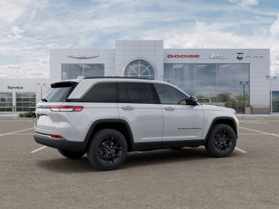 2026 Jeep Grand Cherokee Laredo Altitude Tow Pkg