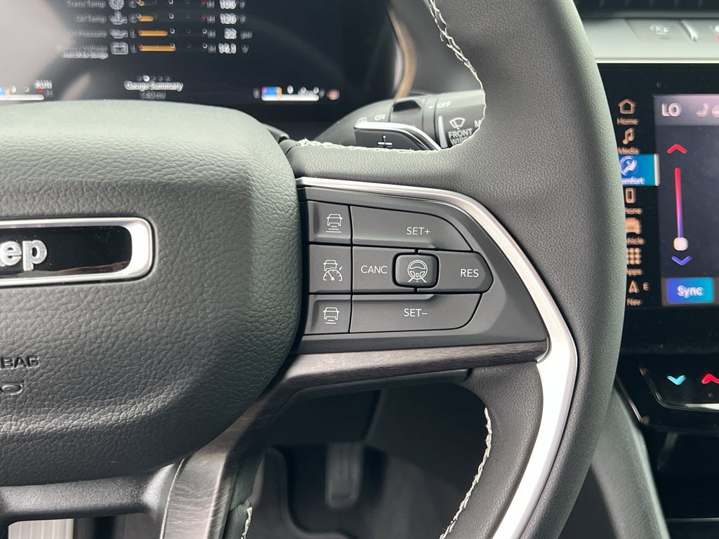 2026 Jeep Grand Cherokee Laredo Altitude