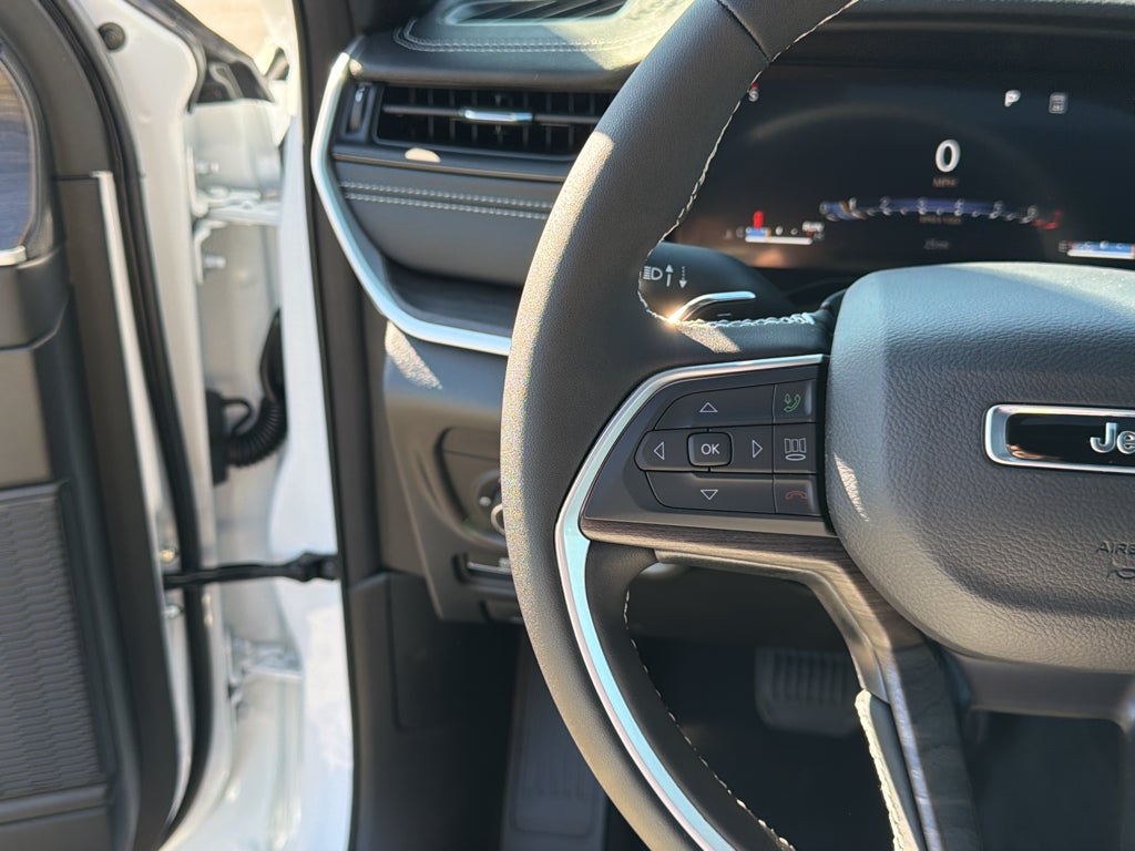 2027 Jeep Grand Cherokee Laredo Altitude