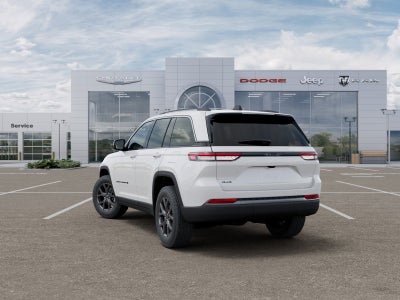 2027 Jeep Grand Cherokee Laredo Altitude