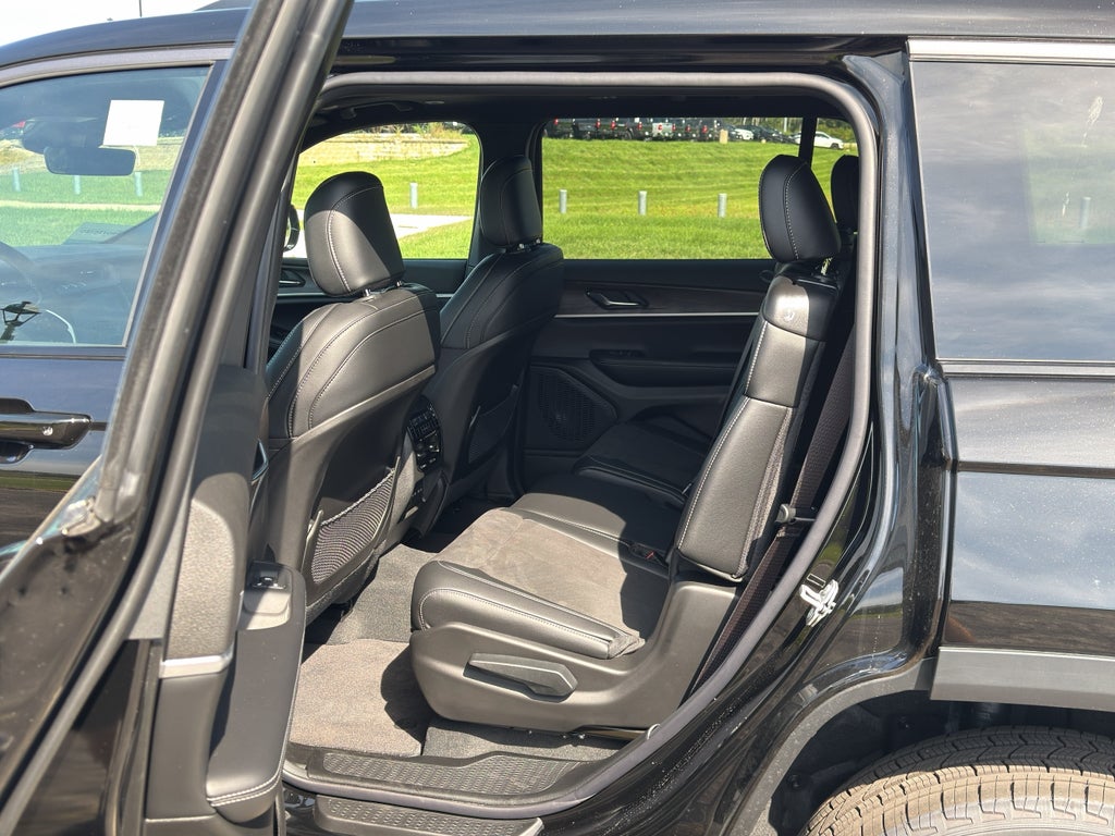 2026 Jeep Grand Cherokee L Laredo Altitude