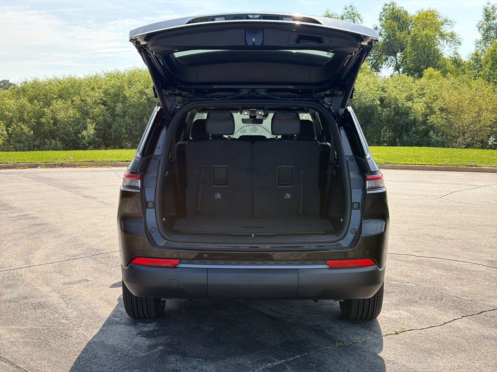 2026 Jeep Grand Cherokee L Laredo Altitude