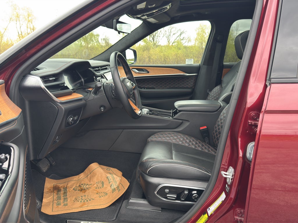 2023 Jeep Grand Cherokee L Summit Reserve w/Entertainment