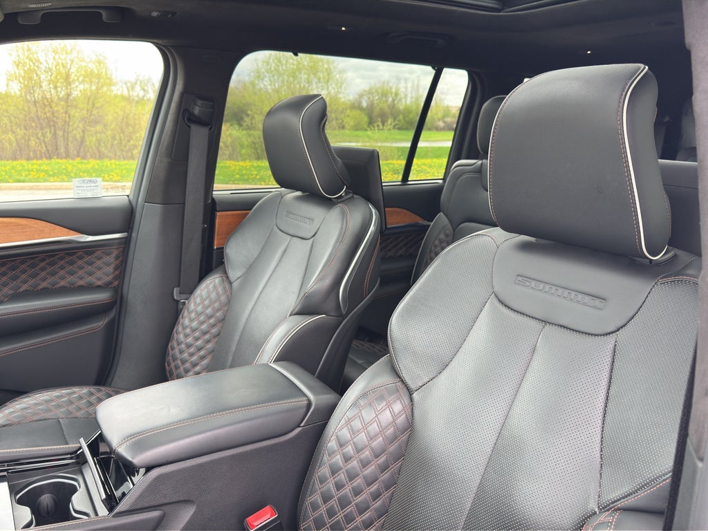 2023 Jeep Grand Cherokee L Summit Reserve w/Entertainment