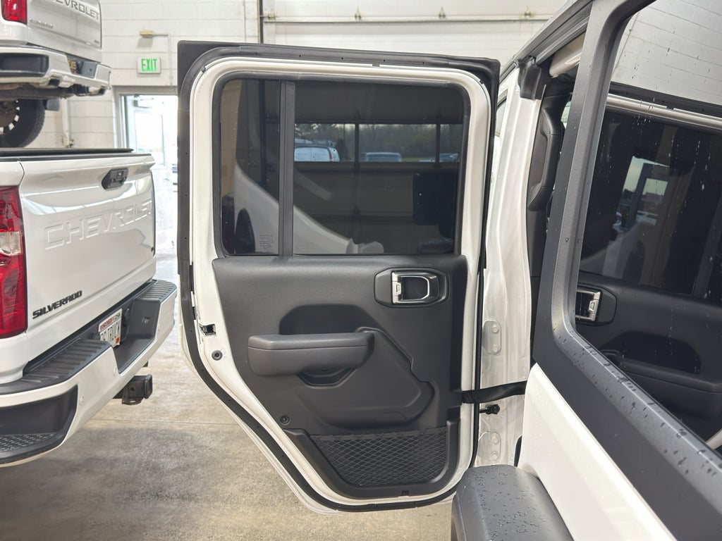 2025 Jeep Wrangler 4xe Willys '41 White Lightning