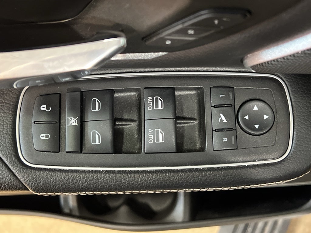 2023 RAM 1500 Laramie Night Edition w/Moonroof