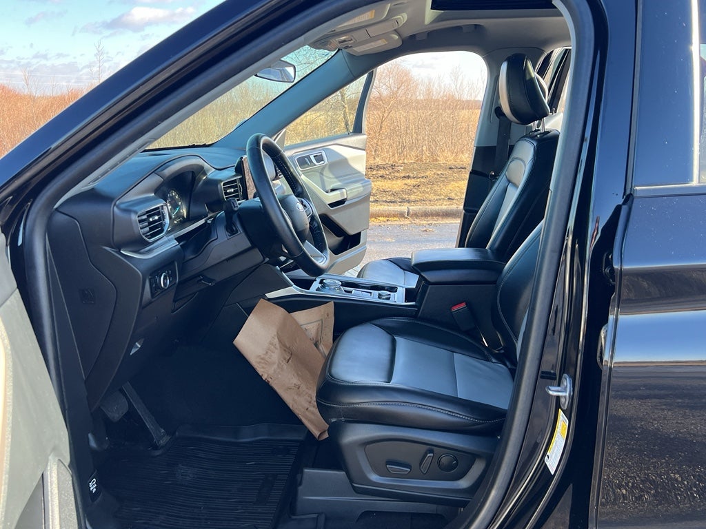 2023 Ford Explorer XLT 202A w/Moonroof