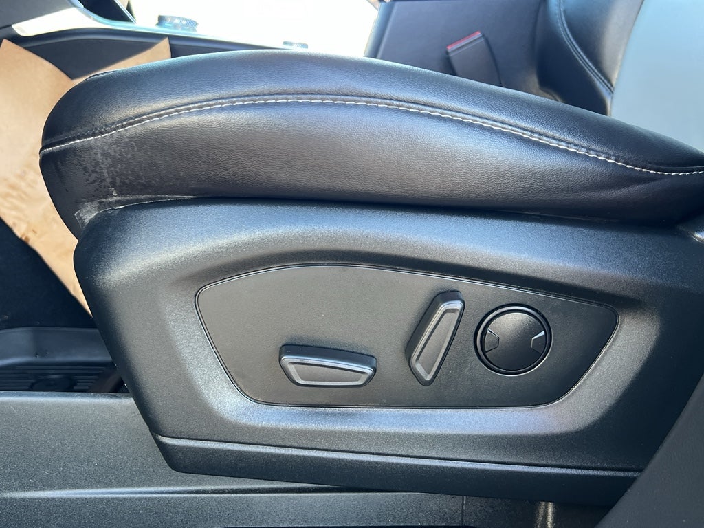 2023 Ford Explorer XLT 202A w/Moonroof