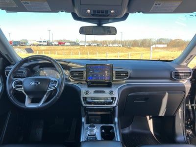 2023 Ford Explorer XLT 202A w/Moonroof