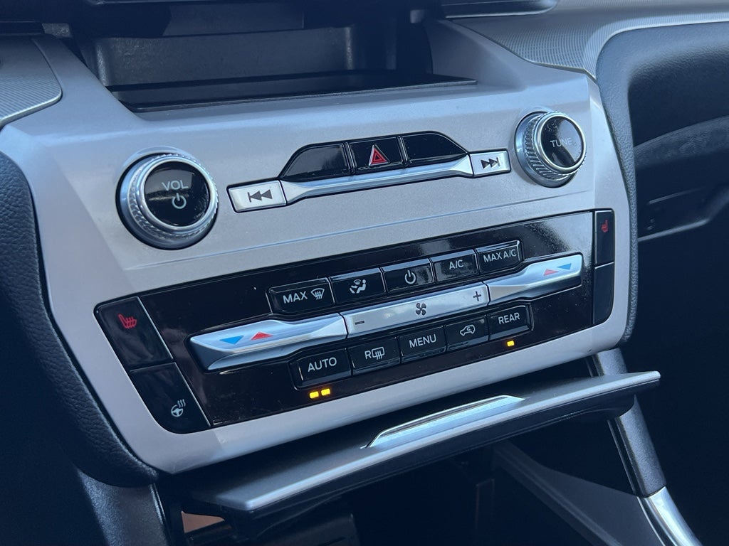 2023 Ford Explorer XLT 202A w/Moonroof