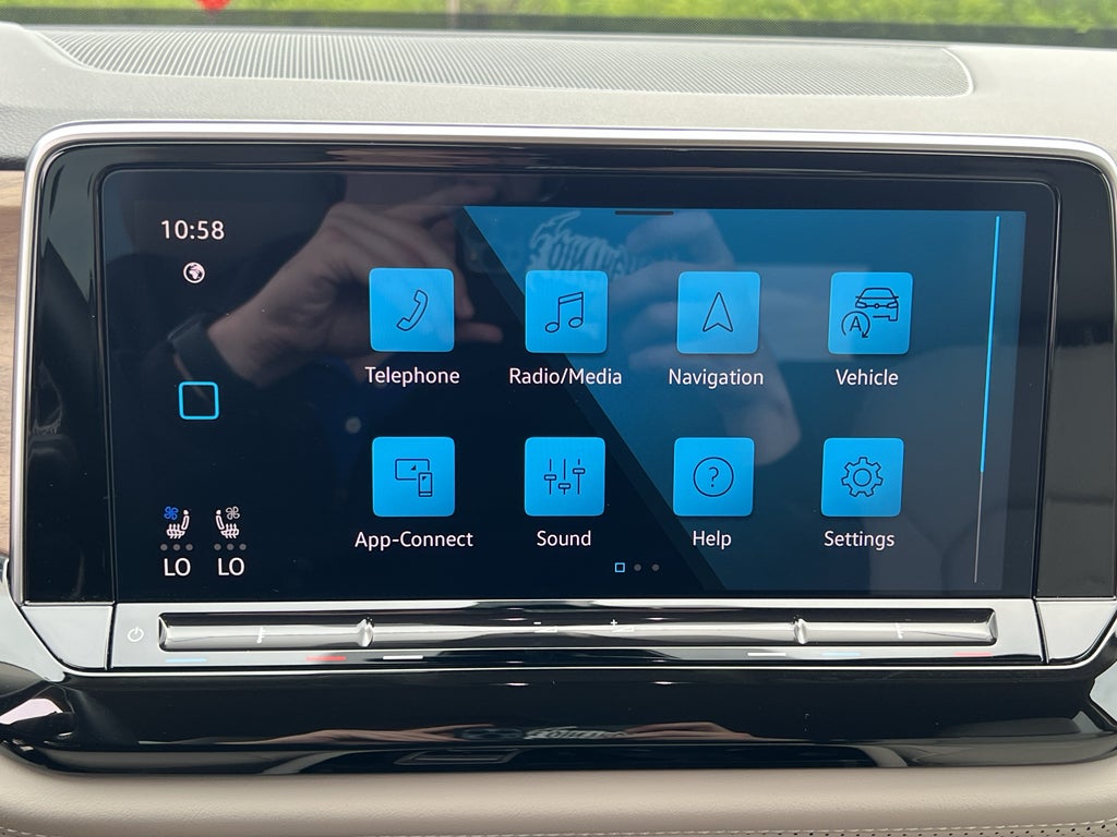 2025 Volkswagen Atlas 2.0T SE w/Technology