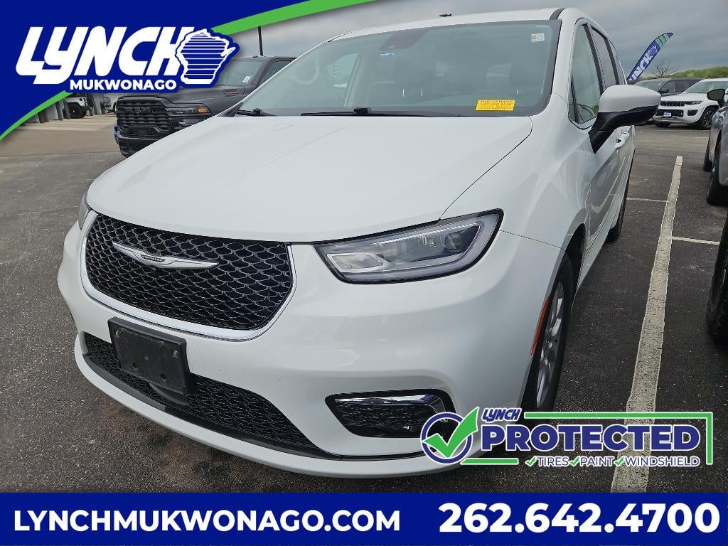 2023 Chrysler Pacifica Touring L's photo