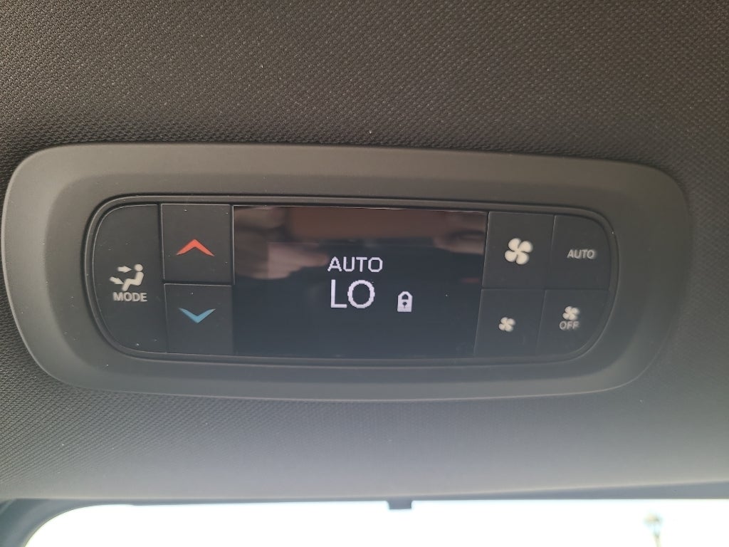 2027 Chrysler Pacifica Select Tech 8 Passenger