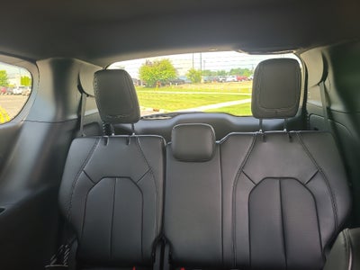 2027 Chrysler Pacifica Select Tech 8 Passenger
