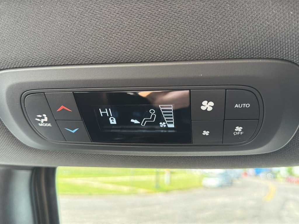 2027 Chrysler Pacifica Select Preferred 8 passenger
