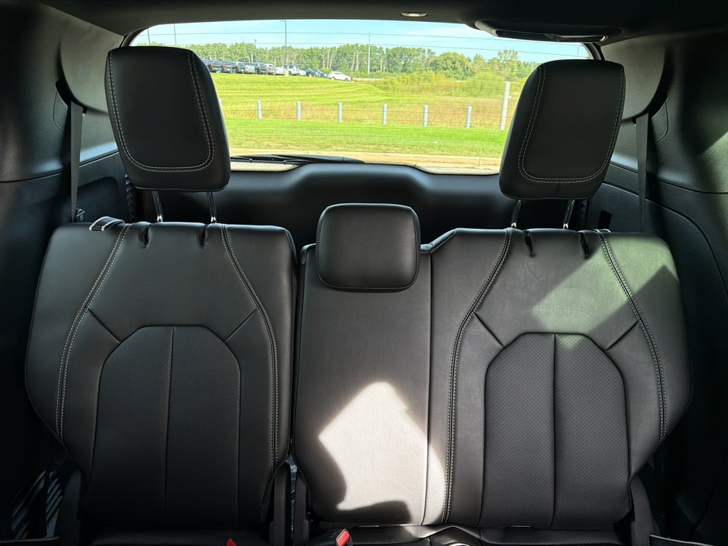 2027 Chrysler Pacifica Select Preferred 8 passenger