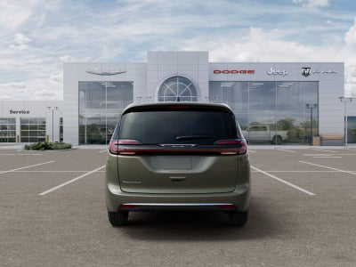 2027 Chrysler Pacifica Select Preferred 8 passenger
