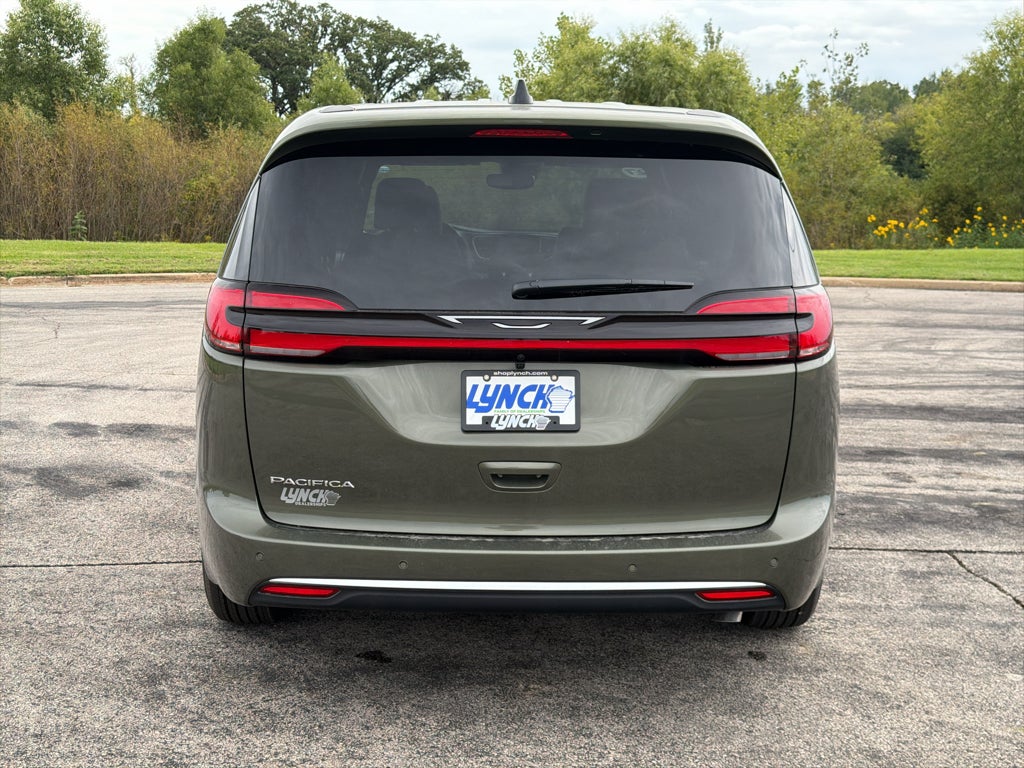 2027 Chrysler Pacifica Select Preferred