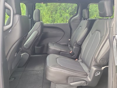 2027 Chrysler Pacifica Select Tech AWD