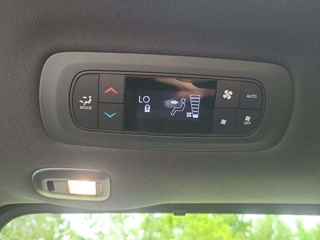 2027 Chrysler Pacifica Select Tech AWD