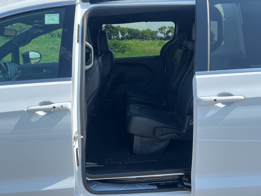 2026 Chrysler Pacifica Select Safety Sphere AWD