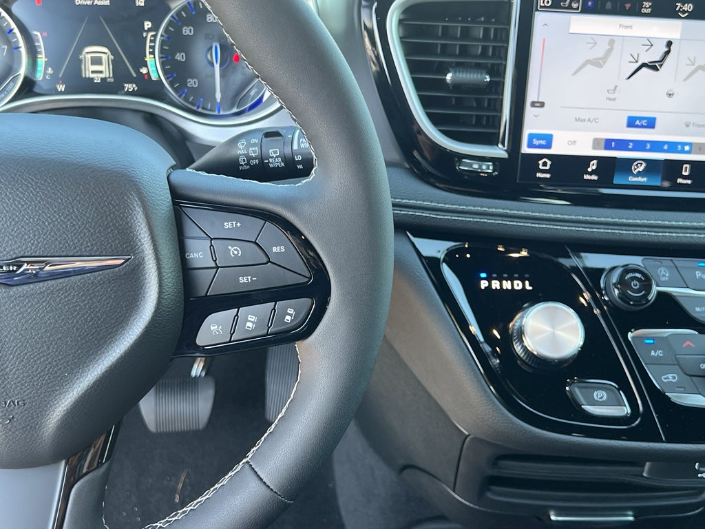 2026 Chrysler Pacifica Select S Pkg/ AWD