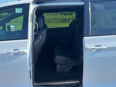 2026 Chrysler Pacifica Select S Pkg/ AWD