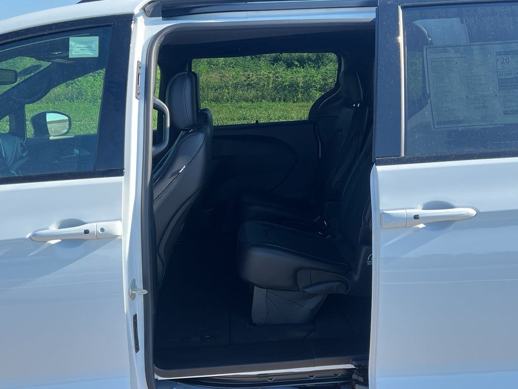 2026 Chrysler Pacifica Select S Pkg/ AWD