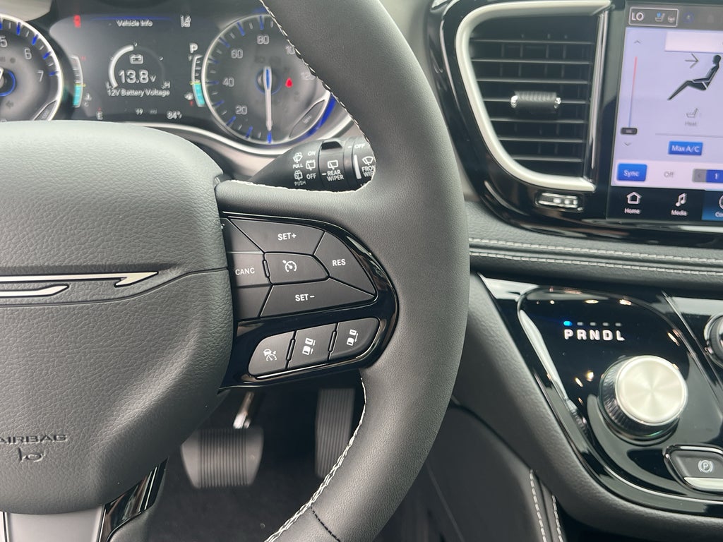 2027 Chrysler Pacifica Limited S AWD