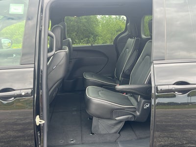 2027 Chrysler Pacifica Limited S AWD