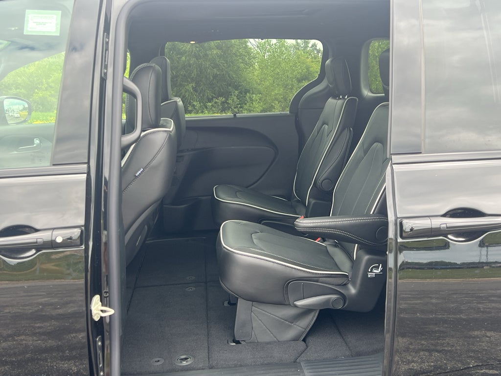 2027 Chrysler Pacifica Limited S AWD