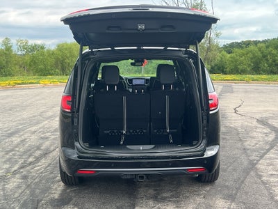 2027 Chrysler Pacifica Limited S AWD