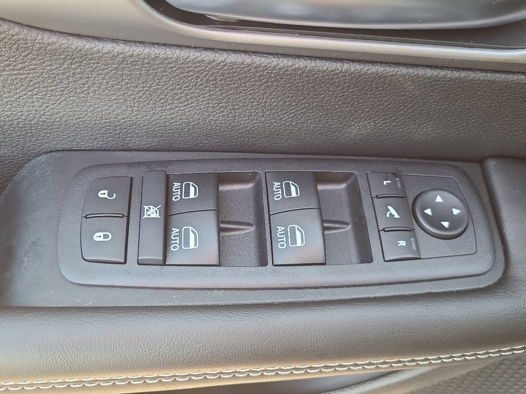 2027 Chrysler Pacifica Limited Family Tech AWD